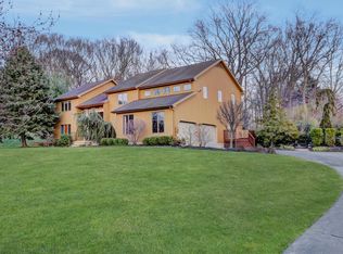 16 Falcon Ridge Cir, Holmdel, NJ 07733