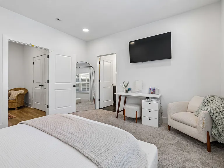700 N Dupont Ave #310A — Photo 31