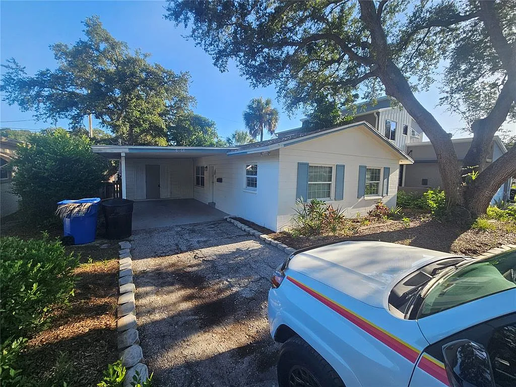 2 bed, 1.0 bath, 1107 sqft, $2,150 — Photo 2