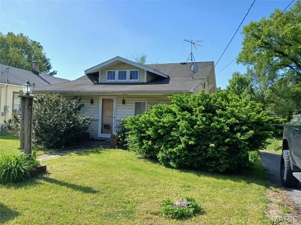 2755 Grandview Ave, Alton, IL 62002