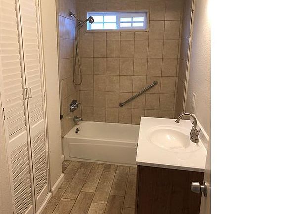 5th image of 4030 Denker Ave
