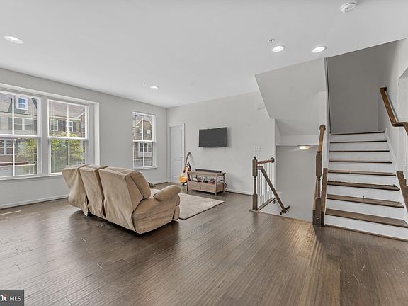 5th image of 9639 Julia Ln
