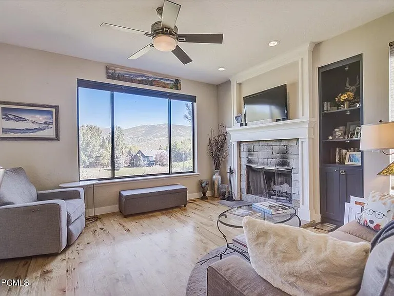 2690 Cottage Loop — Photo 3