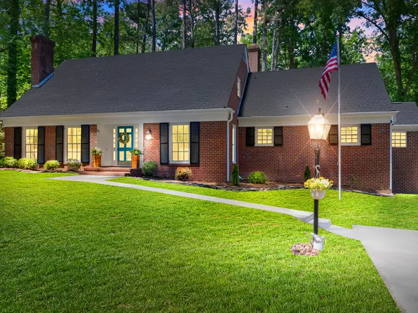 612 W Chisholm St, Sanford, NC 27330