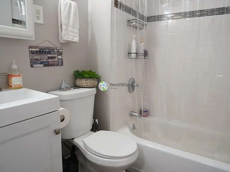 1457 Beacon St #26 — Photo 10