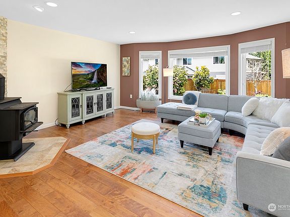 4th image of 17517 44th Avenue W