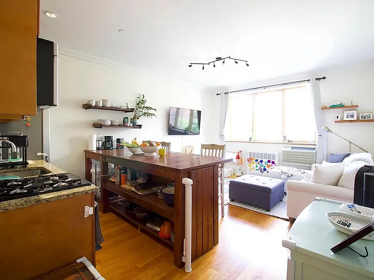 420 E 11th St #4A — Photo 1