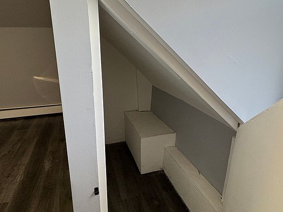 5th image of 305 Roseville Ave Floor 3