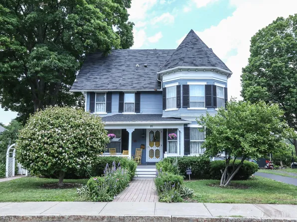 11 Pleasant St, Fairport, NY 14450