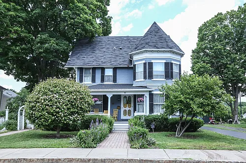 11 Pleasant St Photo 1