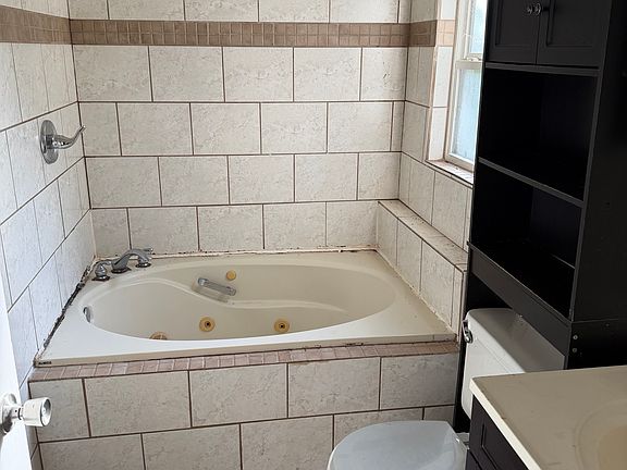 5th image of 123 Seward St #1