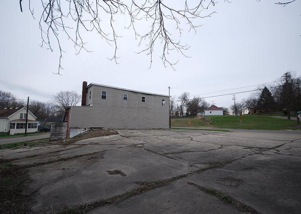 2nd image of 604 Page Ave