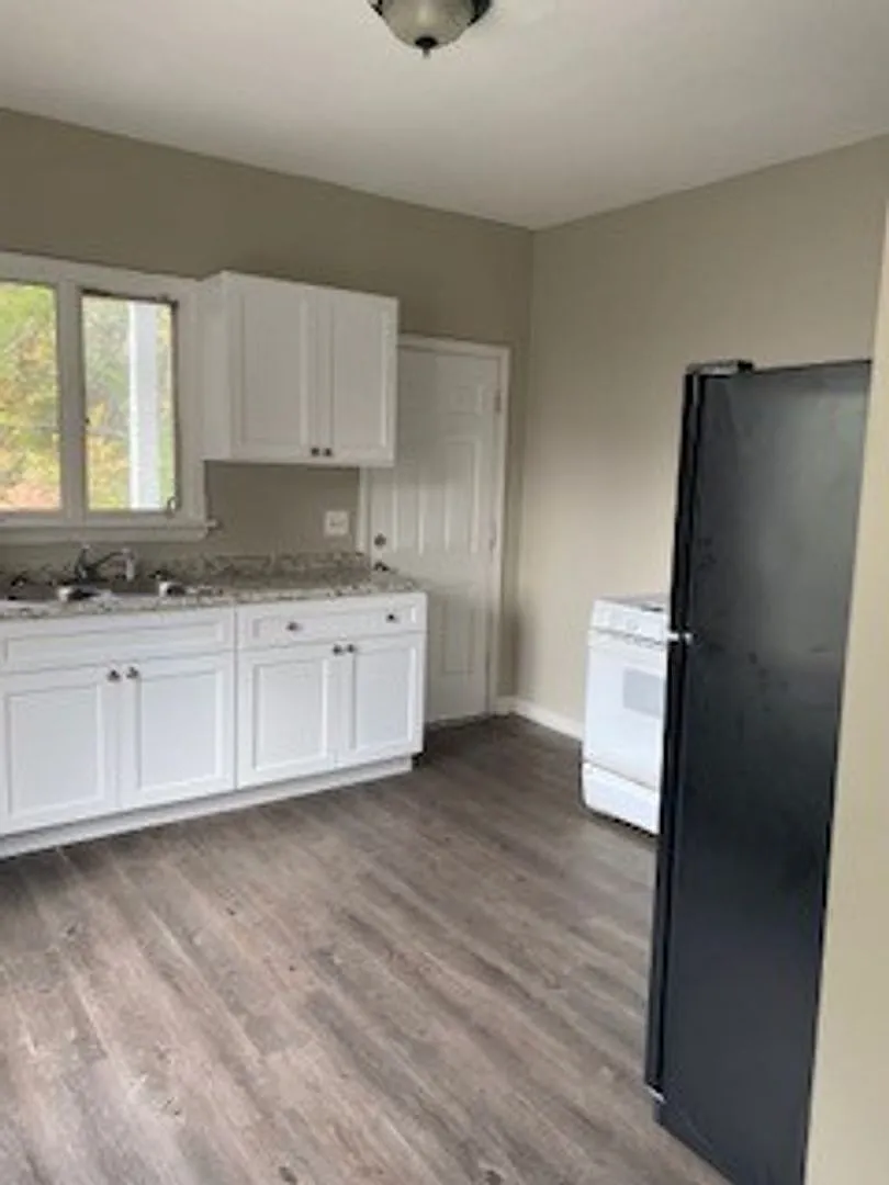 406 West Buell Avenue — Photo 4