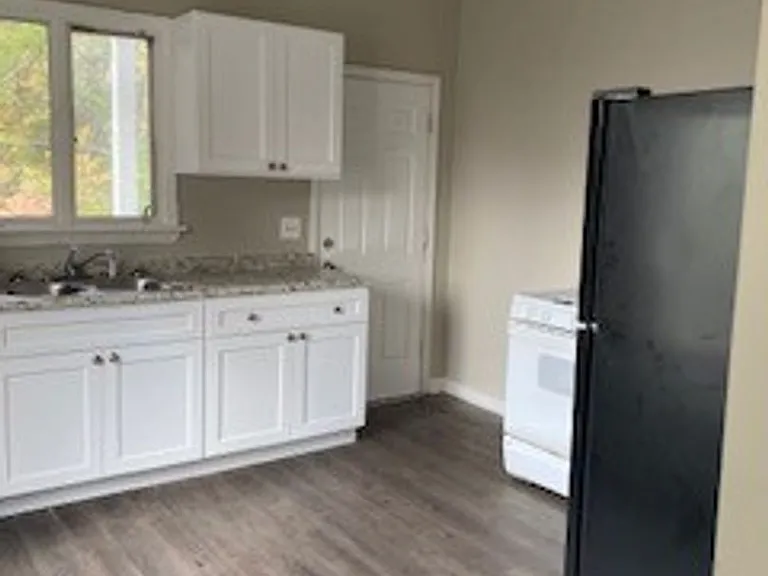 406 W Buell Ave — Photo 4