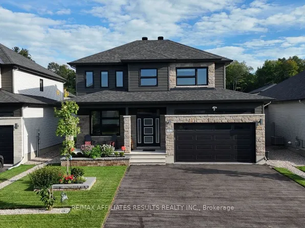 1152 Avignon St, Russell, ON K0A 1W0