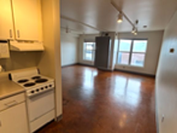 5th image of 210 S Clinton St Unit 403