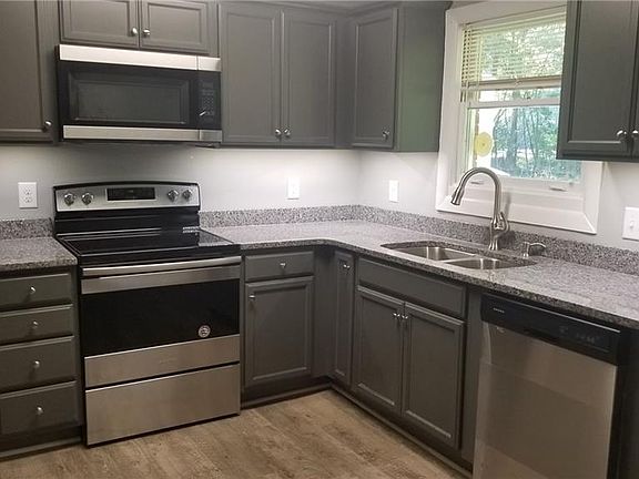 4th image of 1629 Lakewood Dr