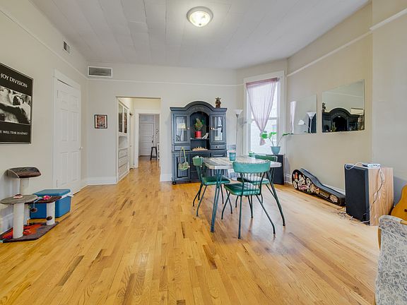 4th image of 1519 N Claremont Ave #2