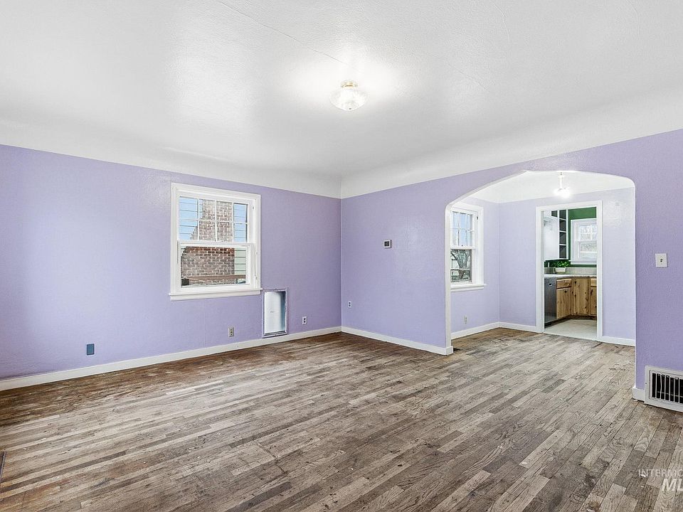 1st image of 712 17th Ave S