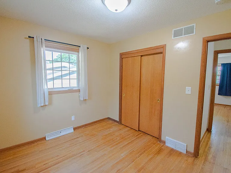 608 22nd St NE — Photo 12
