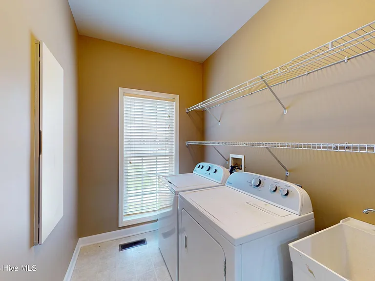 1140 Greenbriar Dr — Photo 16