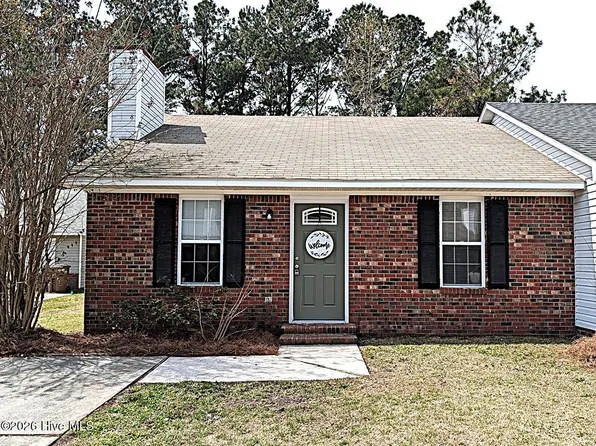 106 Glenside Court, Midway Park, NC 28544