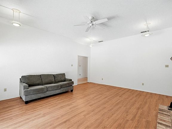 5th image of 2401 Oak Shadow Ct