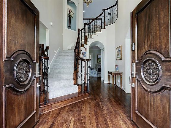 3rd image of 110 Englewood St