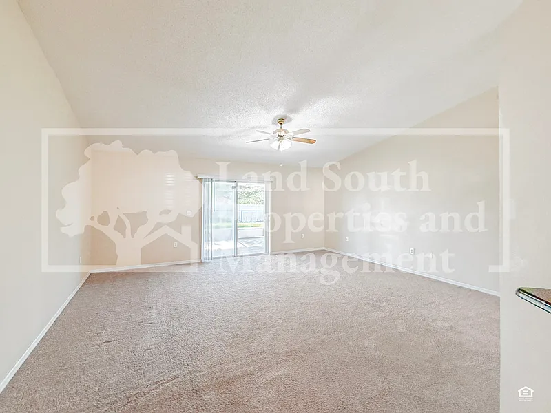 4 bed, 2.0 bath, 1596 sqft, $2,150 — Photo 3