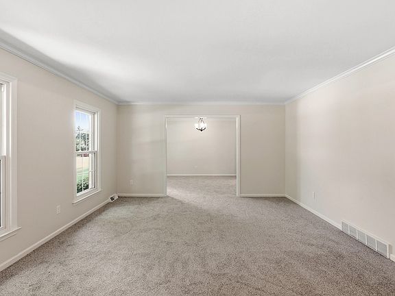 5th image of 3316 Lyon Dr