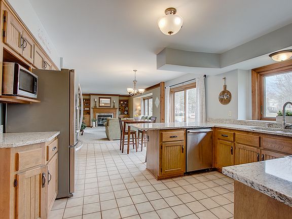 4th image of 10111 N Foxkirk Dr