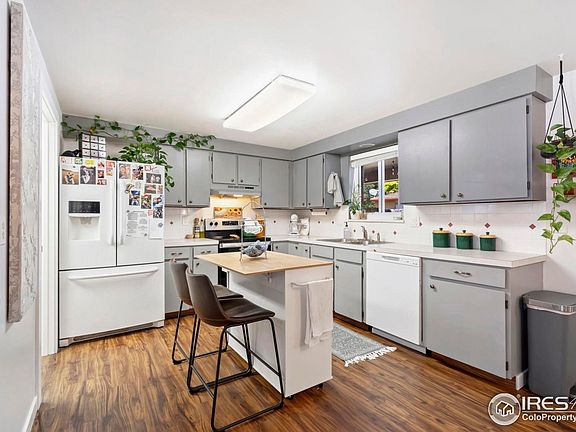 3rd image of 2216 Albany Ct