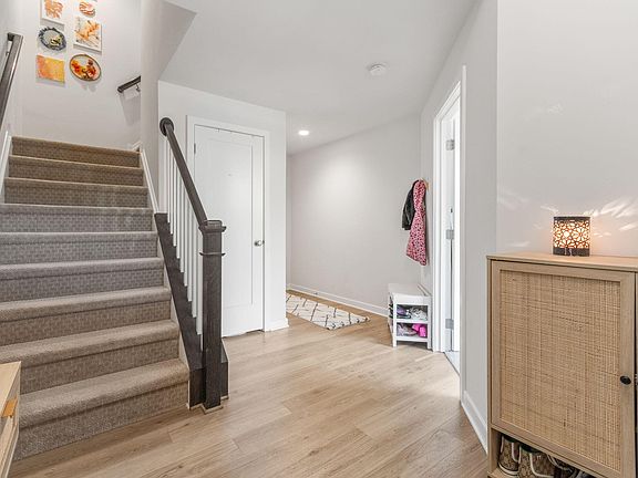 3rd image of 2867 Rayfield Ave