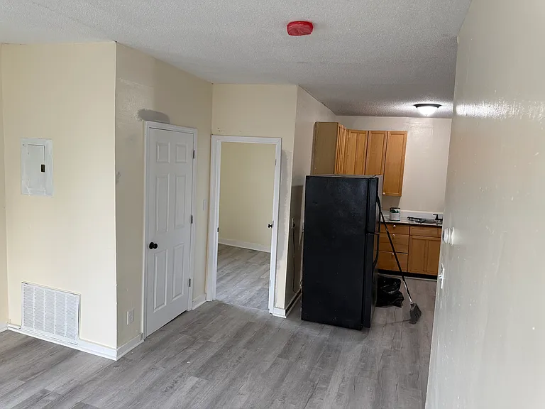 318 E Division St #2 — Photo 9