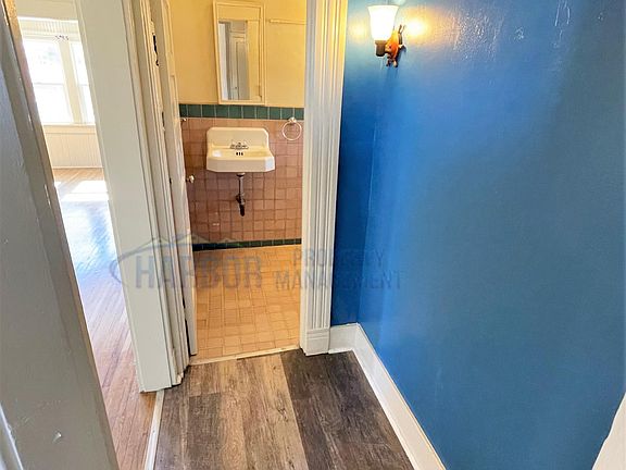 2nd image of 625 S Mesa St #4