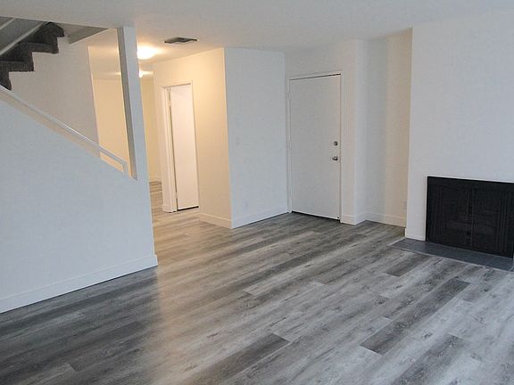 3rd image of 824 Bay St