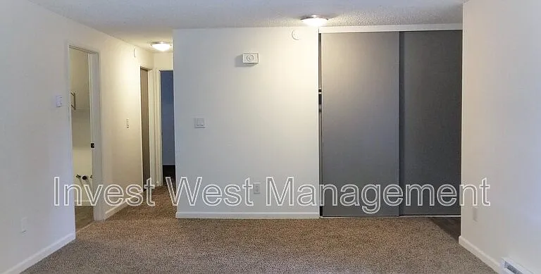 305 NE 104th Ave — Photo 8
