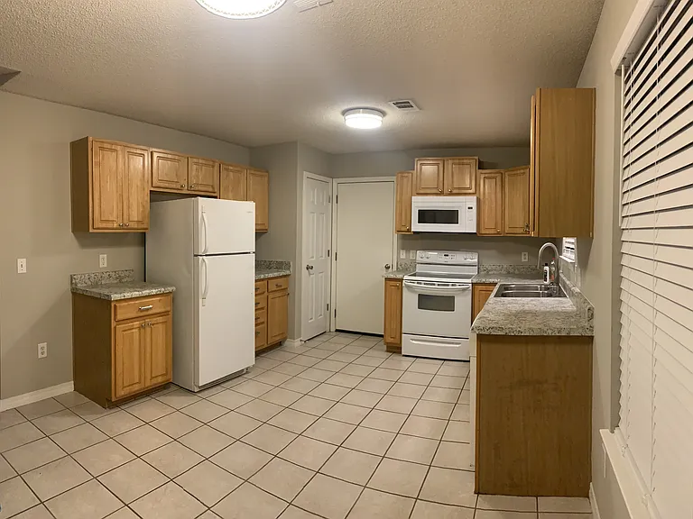 5957 Savannah Dr — Photo 5