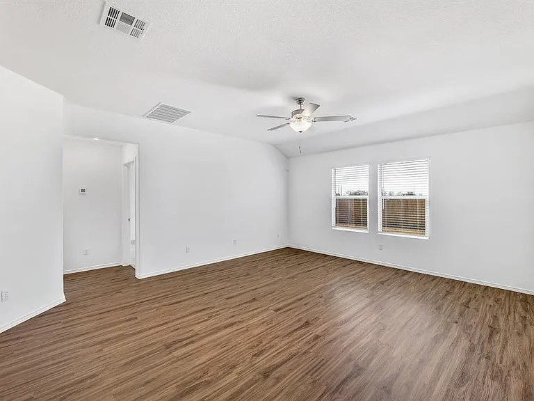 303 Chickasaw Ln — Photo 3