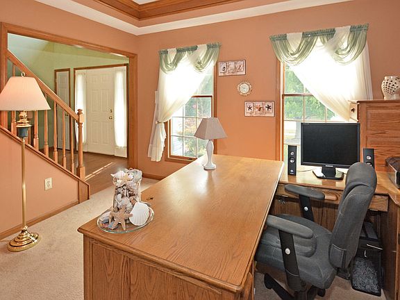 5th image of 375 Ravenglass Blvd