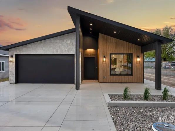 107 W 3rd St, Declo, ID 83323