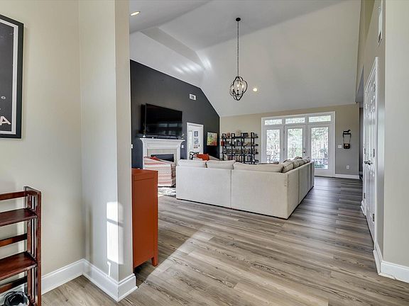 3rd image of 224 Forest Pines Rd