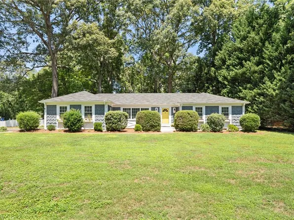 4831 Welwyn Rd, Winston Salem, NC 27104