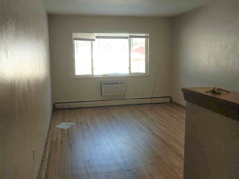 1st image of 1885 7th St E