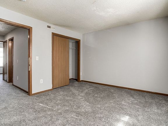5th image of 2602 Delavan Ave
