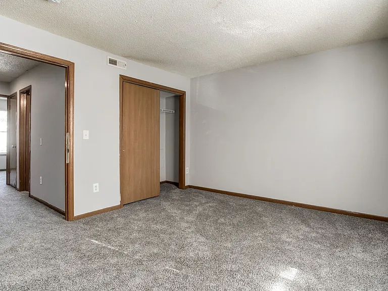 2628 Delavan Ave — Photo 5