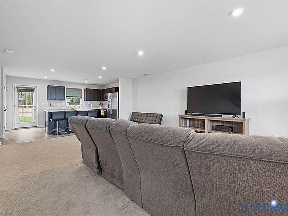 5th image of 261 Chanticleer Dr