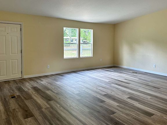 2nd image of 147 NW Rebel Pl