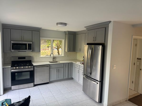 20 Iroquois Rd Floor 1