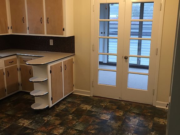 3rd image of 13601 Woodward Blvd